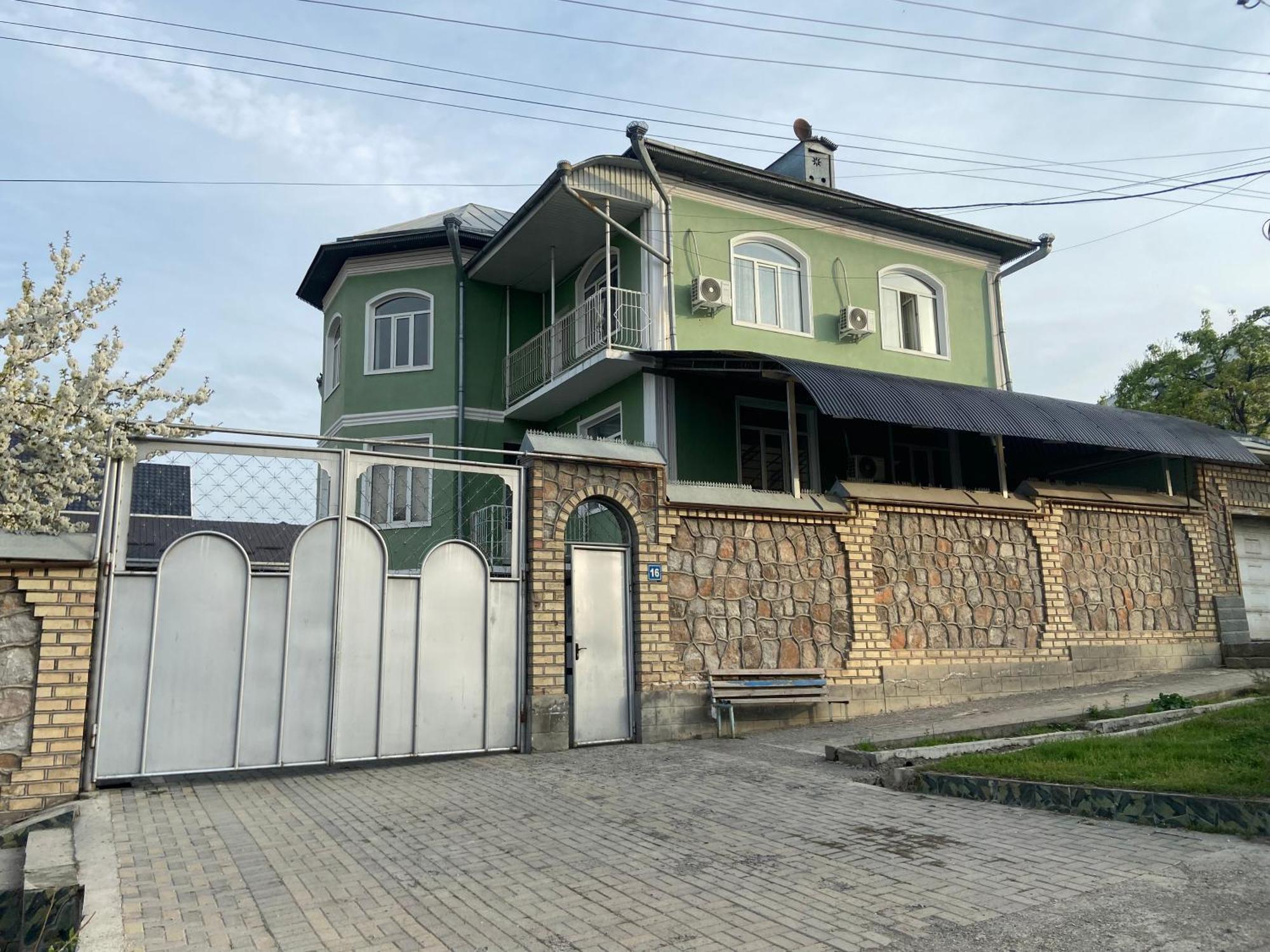 Green Yard Ош Екстериор снимка